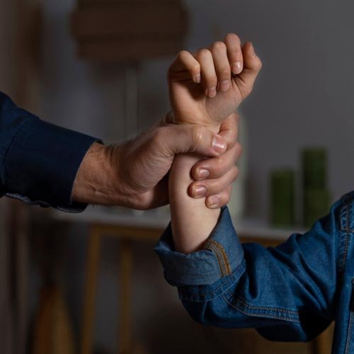 Protección legal por violencia intrafamiliar y medidas cautelares en Las Condes